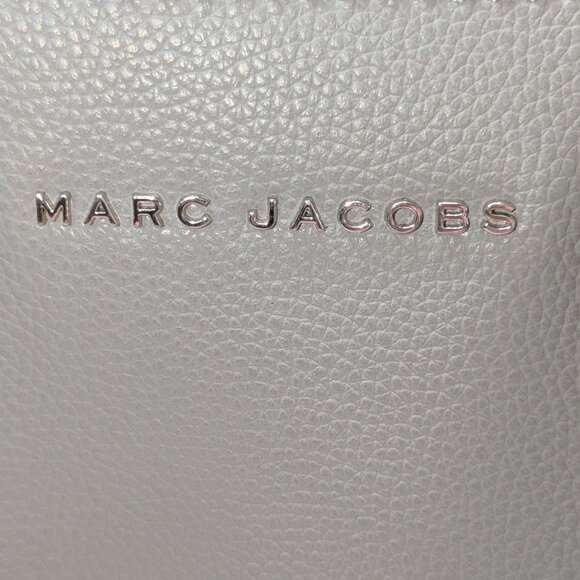 Marc Jacobs leather bag plus pouch & large zip pocket. EUC! Can hold an iPad. - Picture 3 of 9